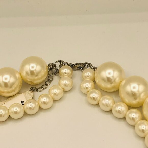 Pearl and Red Rose Collar Necklace - Picture 3 of 12
